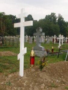 Крест на могиле Лиды в Ново-Дивеево